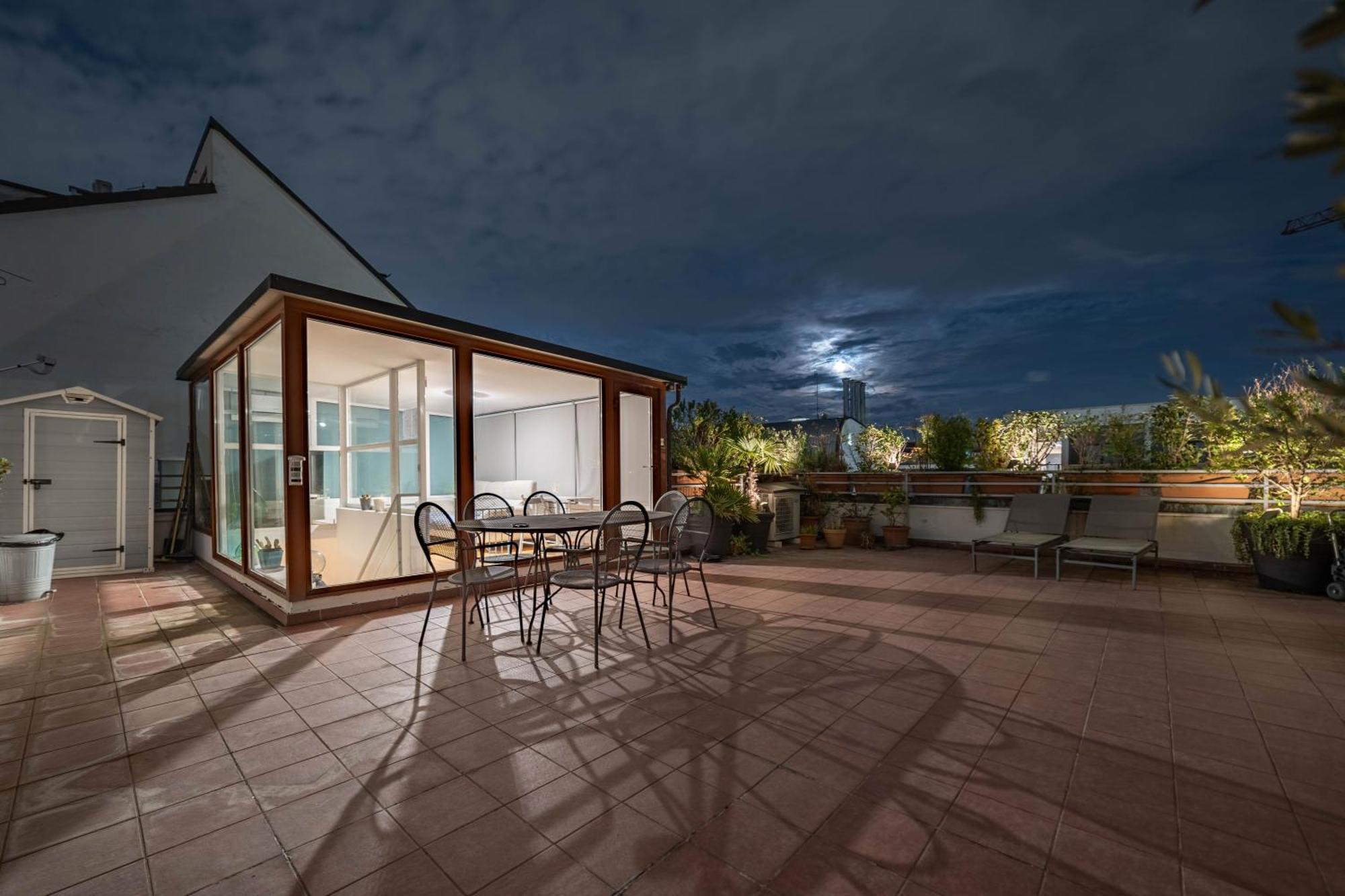 10' Navigli, Penthouse With Panoramic View Milano